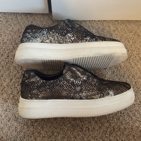 J/Slides snake print sneakers size 7.5 - Picture 3 of 7